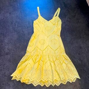 Super adorable yellow dress!! Size medium not very short probably to knees 🤗
